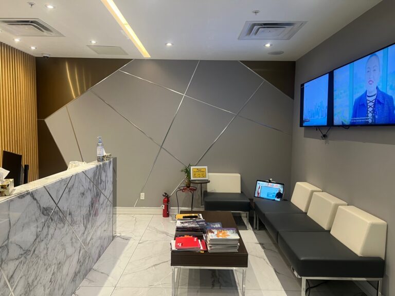 아웃스탠딩 국제학교 리셉션과 상담 대기 공간